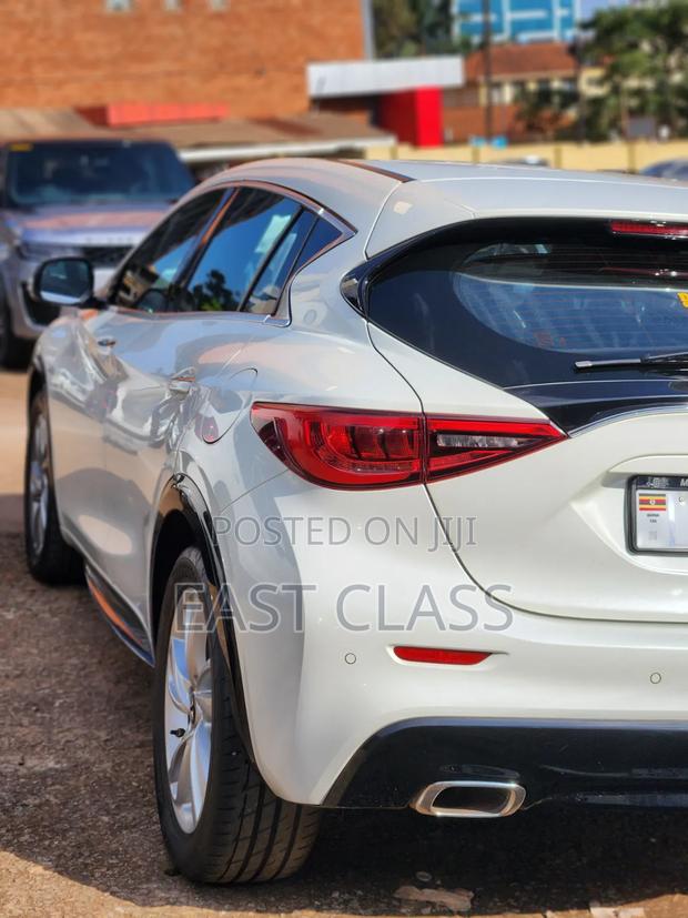 Infiniti Q30 2017 White
