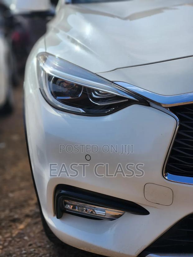 Infiniti Q30 2017 White
