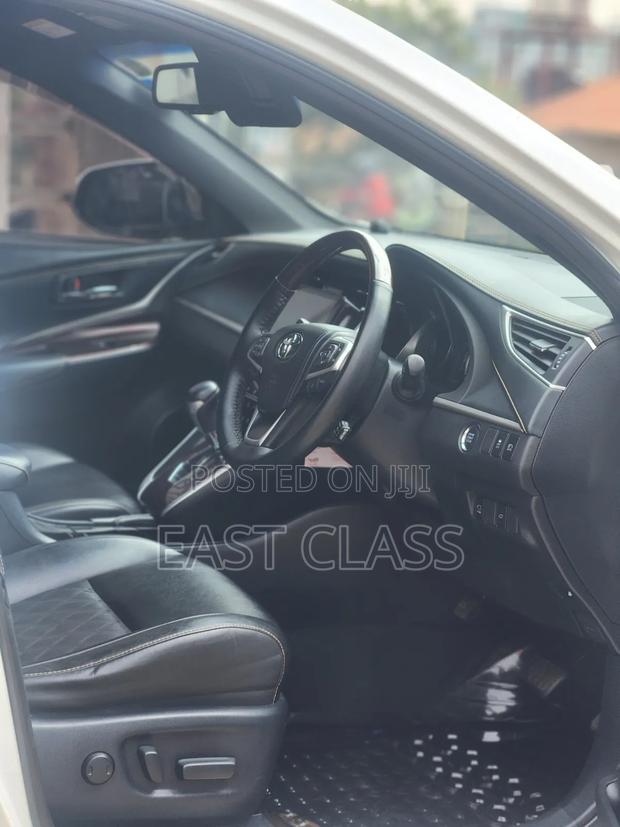 Toyota Harrier 2.0 2016 White