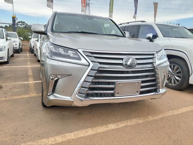 Lexus LX 2017 Silver