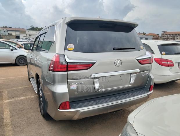 Lexus LX 2017 Silver