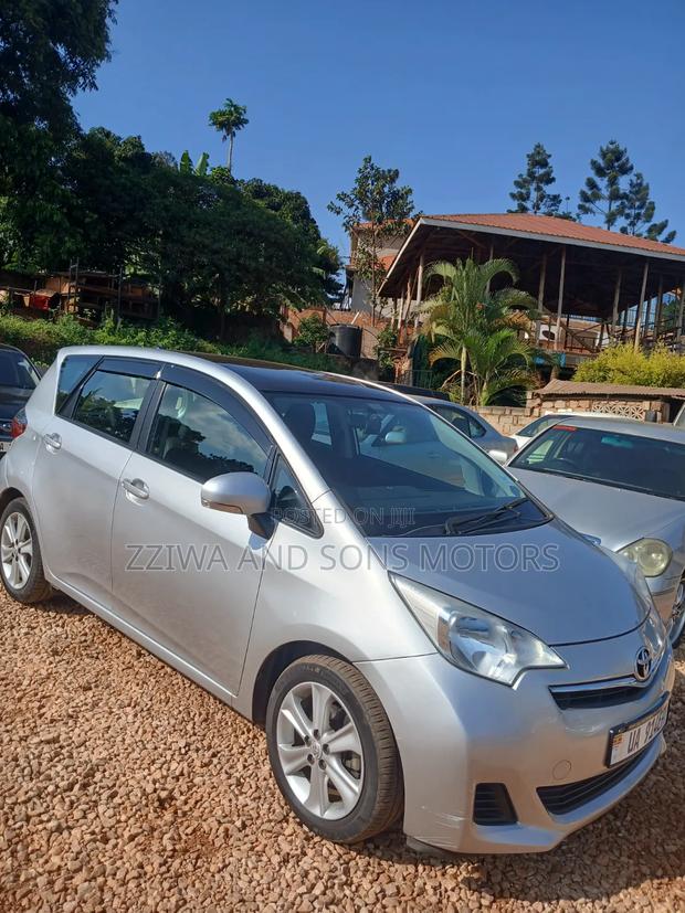 Toyota Ractis 2015 Silver