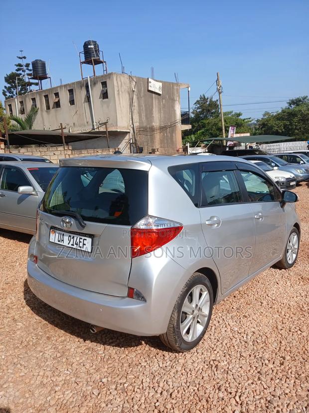Toyota Ractis 2015 Silver