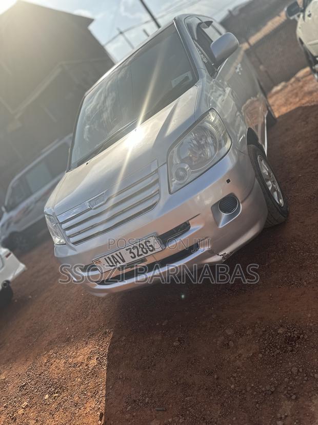 Toyota Noah 2002 Silver
