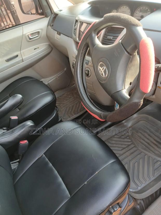 Toyota Noah 2003 Silver
