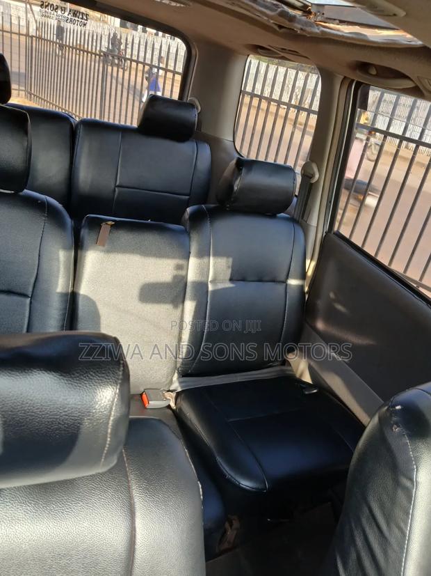 Toyota Noah 2003 Silver