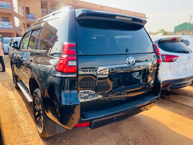 Toyota Land Cruiser Prado 2.8 2022 Black
