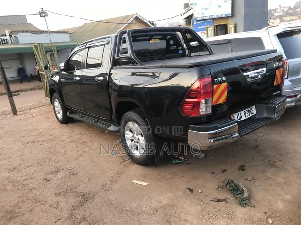 Toyota Hilux 2015 Black