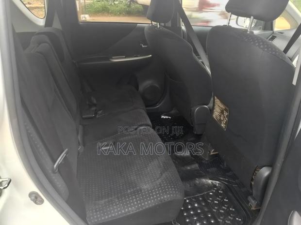 Toyota Ractis 1.5 AWD 2010 White