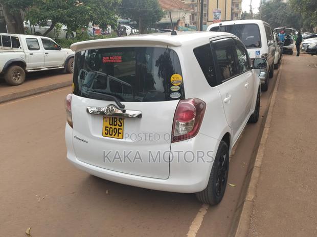 Toyota Ractis 1.5 AWD 2010 White