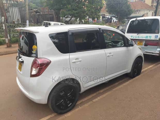 Toyota Ractis 1.5 AWD 2010 White
