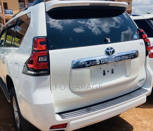 Toyota Land Cruiser Prado 2018 White