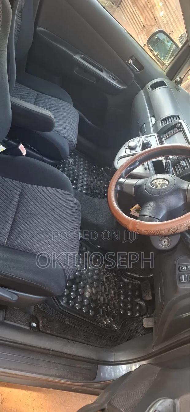 Toyota Wish 2006 Gray