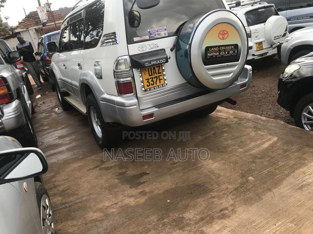 Toyota Land Cruiser Prado 2000 Silver