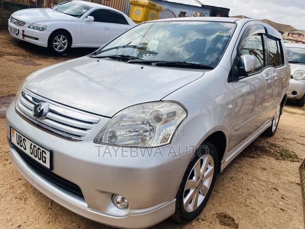 Toyota Raum 1.5 FWD 2010