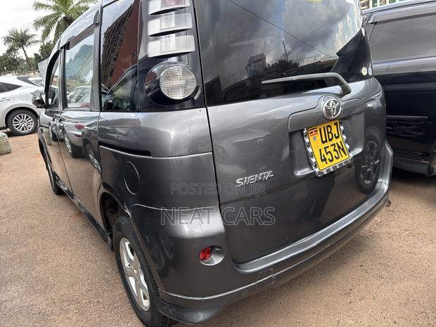 Toyota Sienta 2008 Gray