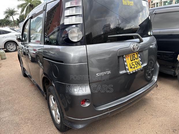 Toyota Sienta 2008 Gray
