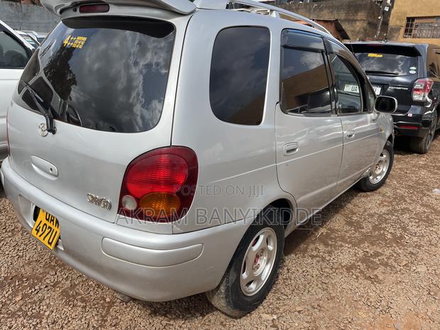 Toyota Corolla Spacio 2000 Silver