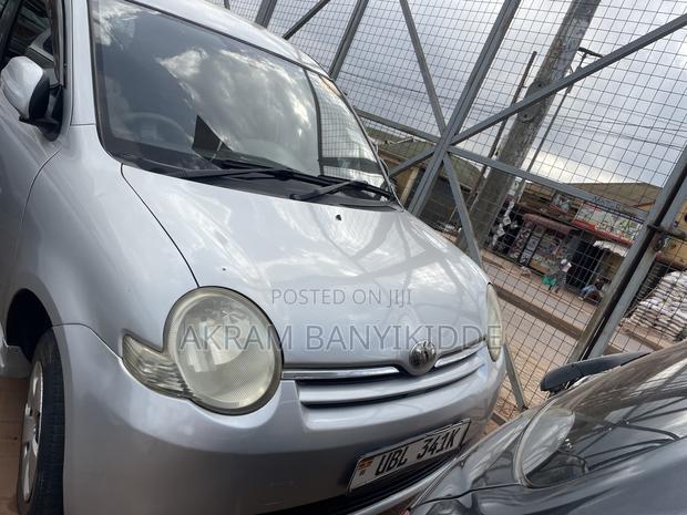 Toyota Sienta 2009 Silver