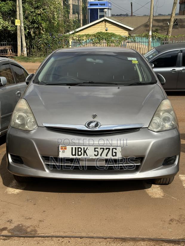 Toyota Wish 2006 Silver