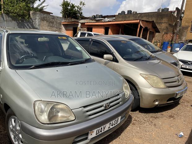 Toyota Raum 1999 Silver