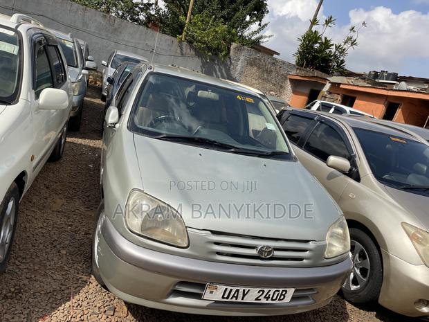 Toyota Raum 1999 Silver