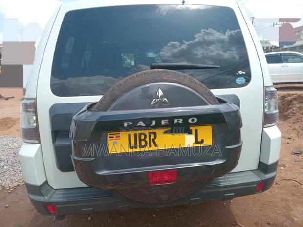 Mitsubishi Pajero 2012 White