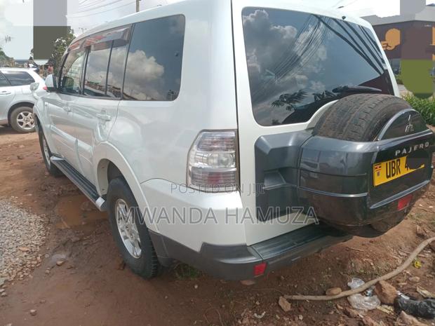 Mitsubishi Pajero 2012 White