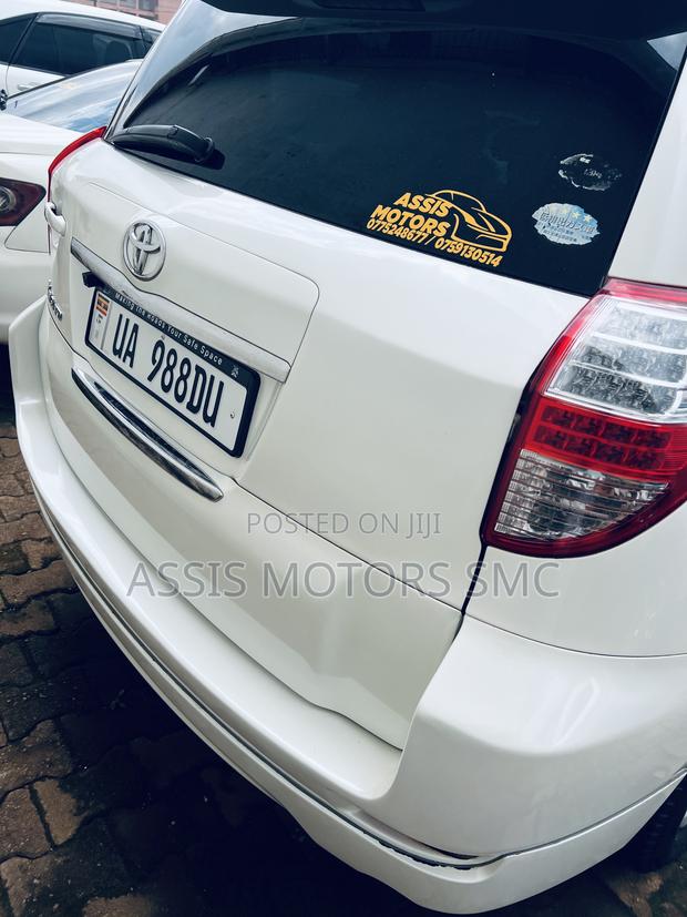 Toyota Vanguard 2008 White