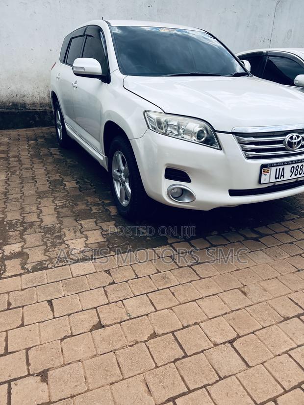 Toyota Vanguard 2008 White
