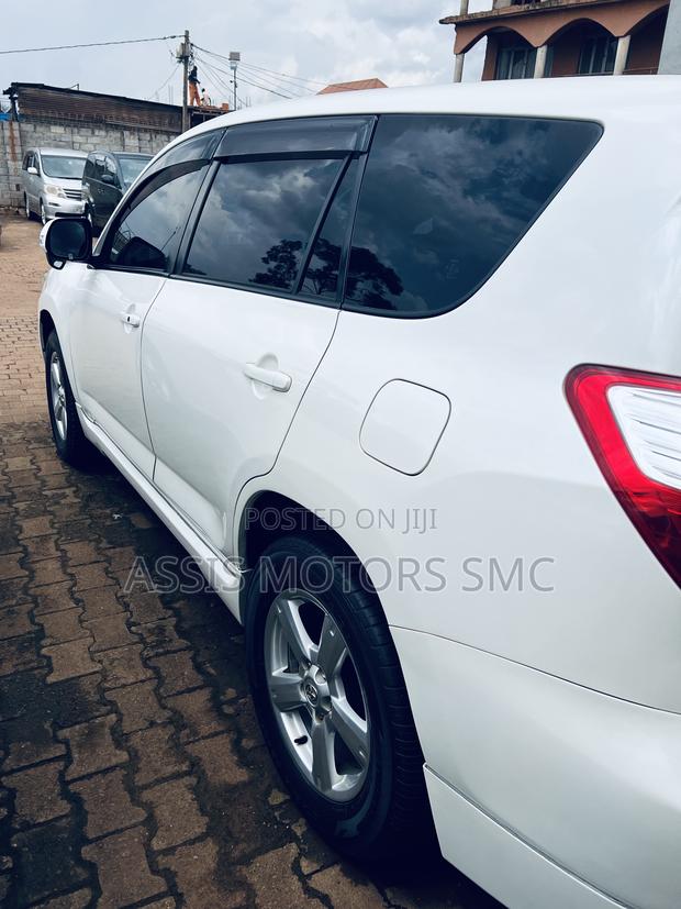 Toyota Vanguard 2008 White