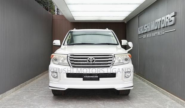 Toyota Land Cruiser 4.6 V8 AX 2013 White