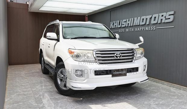 Toyota Land Cruiser 4.6 V8 AX 2013 White