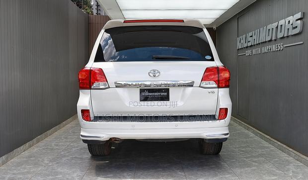 Toyota Land Cruiser 4.6 V8 AX 2013 White