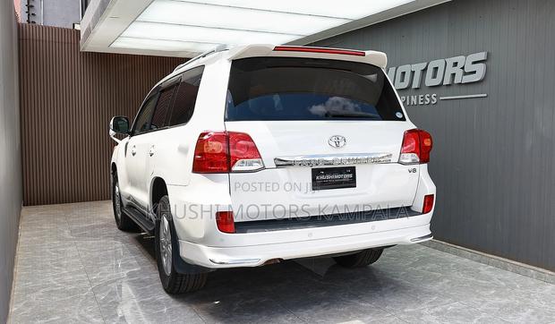 Toyota Land Cruiser 4.6 V8 AX 2013 White