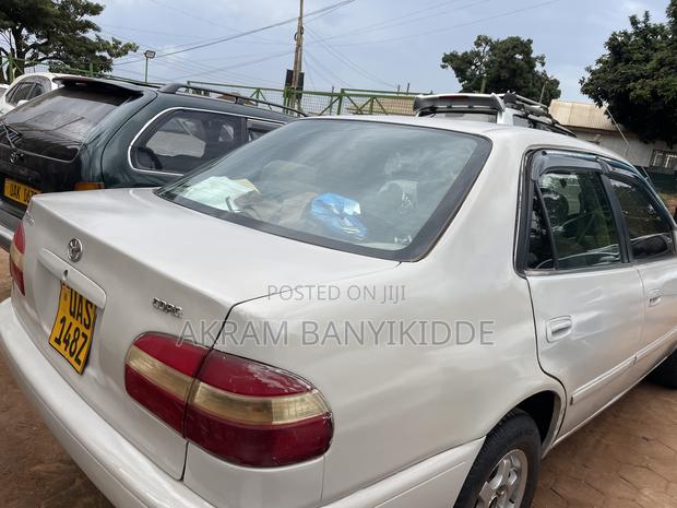 Toyota Corolla 2000 Gray