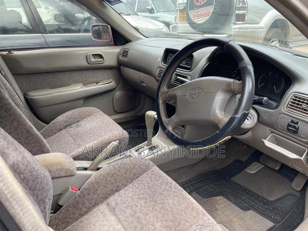 Toyota Corolla 2000 Gray