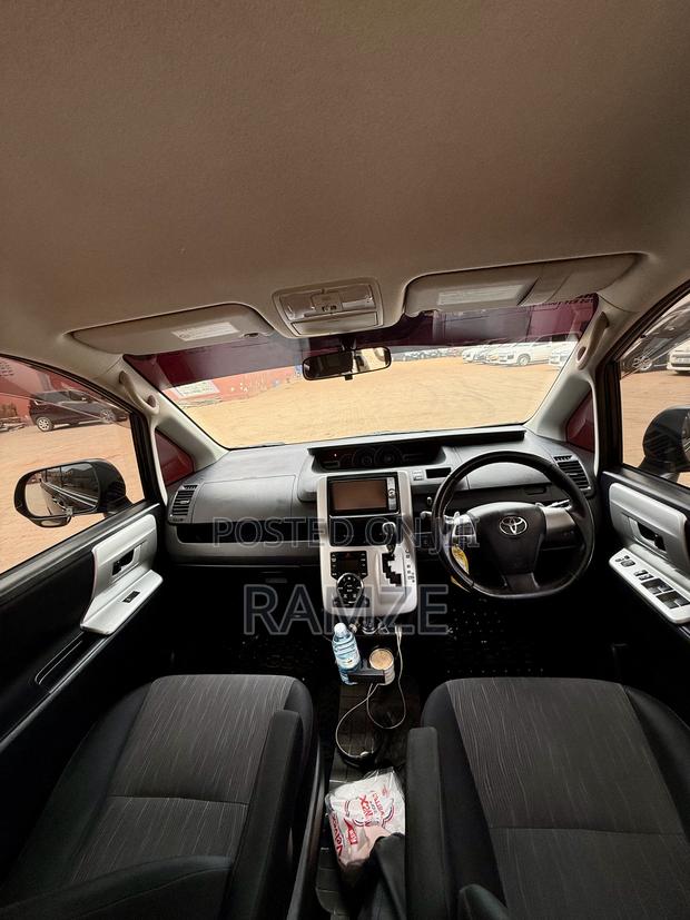 Toyota Noah 2012 Black