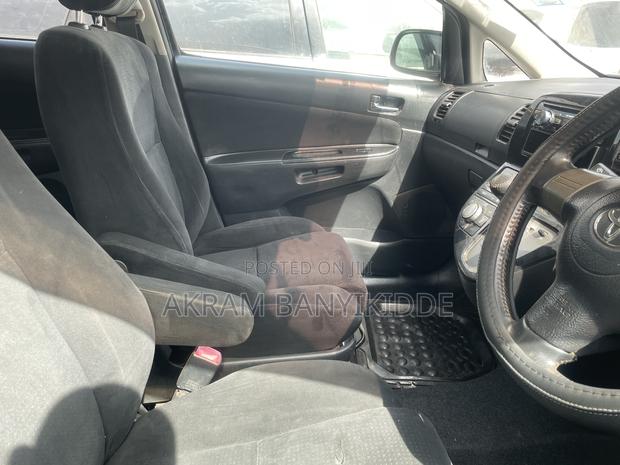 Toyota Wish 2005 Silver