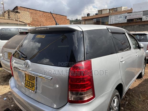 Toyota Wish 2005 Silver
