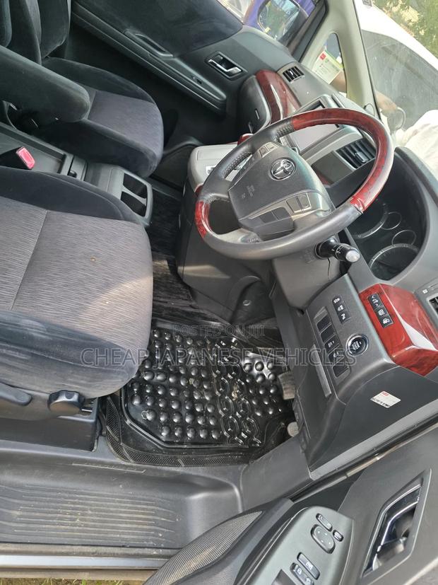Toyota Alphard 2.4 Petrol AWD 2010 Gray