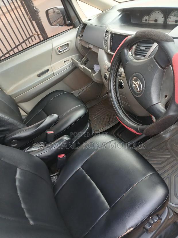 Toyota Noah 2004 Silver