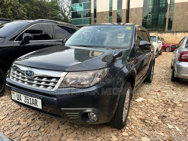 Subaru Forester 2011 Gray