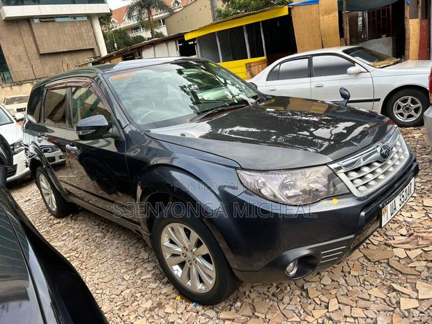 Subaru Forester 2011 Gray