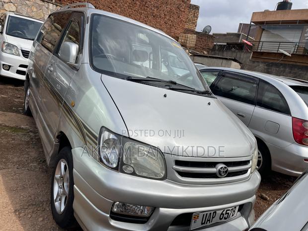Toyota Noah 2001 Silver