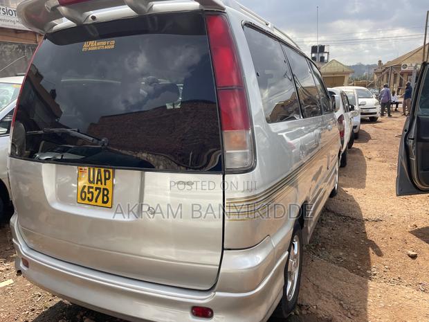 Toyota Noah 2001 Silver