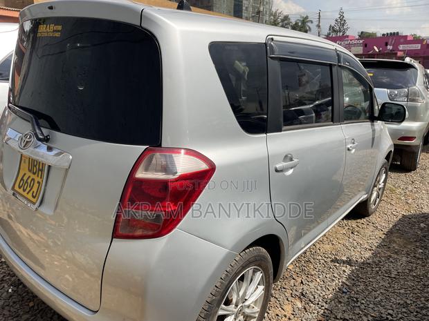 Toyota Ractis 2008 Silver