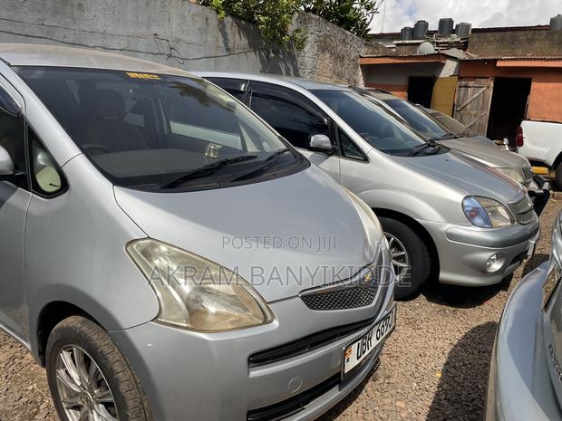 Toyota Ractis 2008 Silver