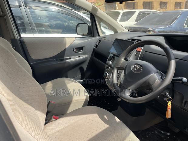 Toyota Ractis 2008 Silver