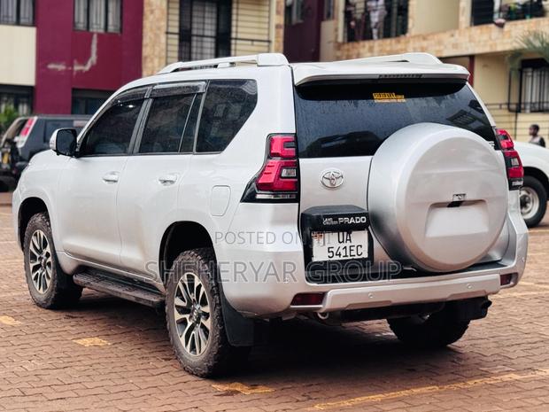 Toyota Land Cruiser Prado 2018 Silver